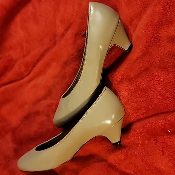 MADE IN THE USA LEATHER PUMPS naturalizer so soft pins comfort pump heel shoe - Picture 5 of 12